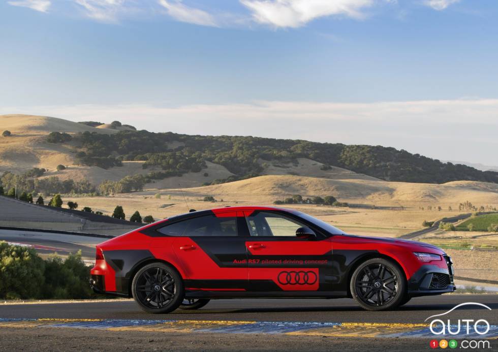 Audi RS7 Piloted Concept side view