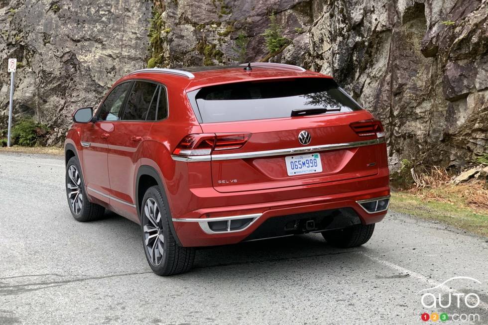 We drive the 2020 Volkswagen Atlas Cross Sport