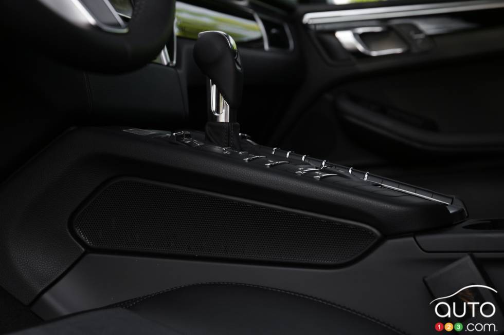 détails de la console centrale