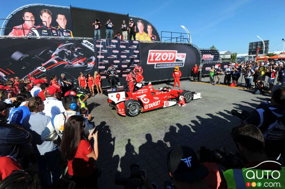 Sebastien Bourdais, Dragon Racing, Scott Dixon, Target Chip Ganassi Racing and Dario Franchitti, Target Chip Ganassi Racing during podium ceremony of race 1