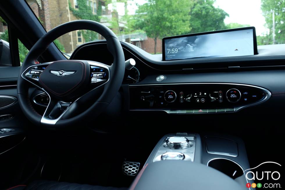 We drive the 2022 Genesis GV70