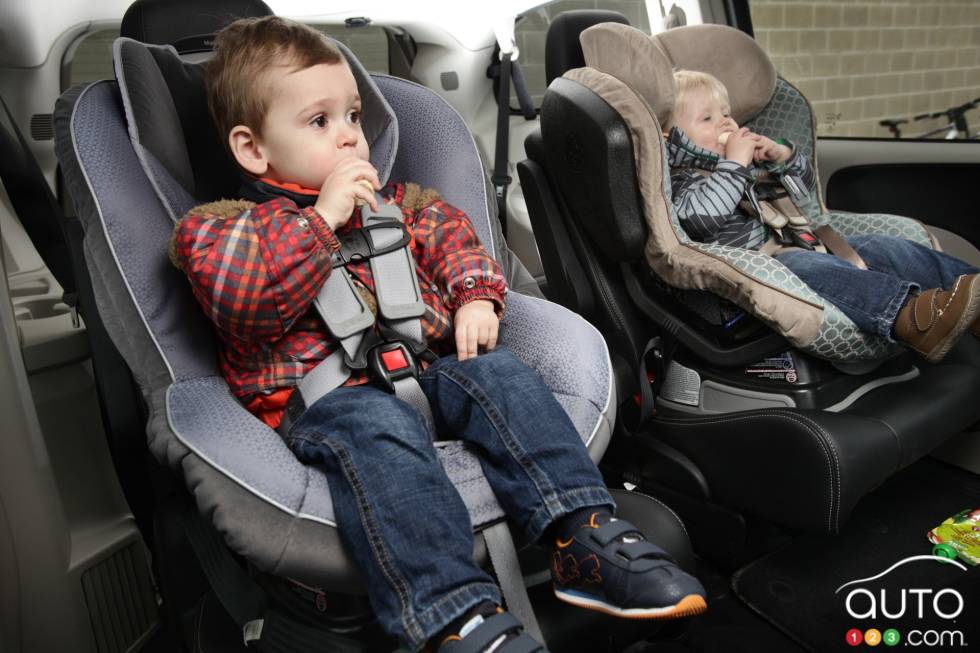 Rear seats with child seats