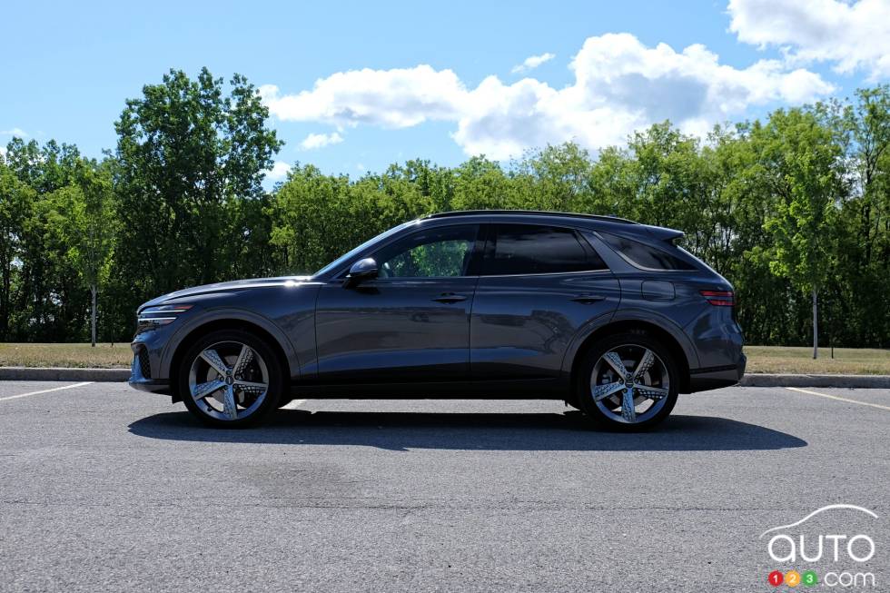 We drive the 2022 Genesis GV70