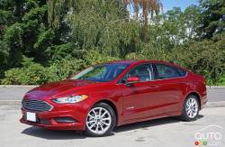 2017 Ford Fusion Hybrid front 3/4 view