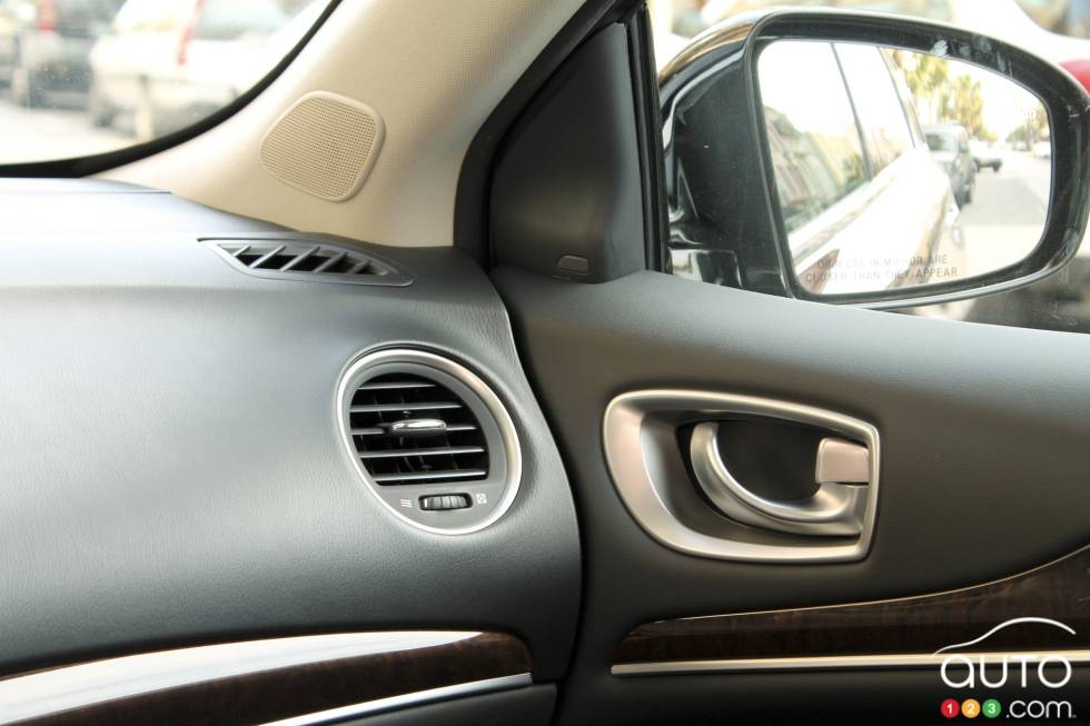 Passenger door handle