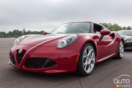 2015 Alfa Romeo 4C pictures
