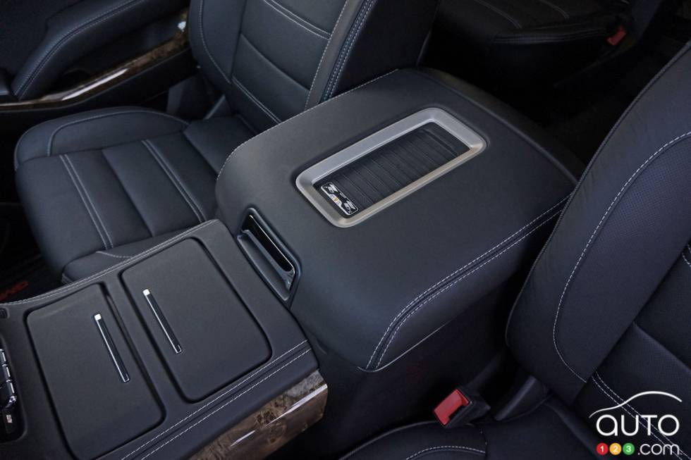 Console centrale du GMC Yukon Denali 2016