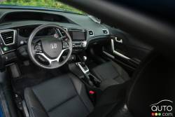 Habitacle du conducteur de la Honda Civic EX coupe 2015