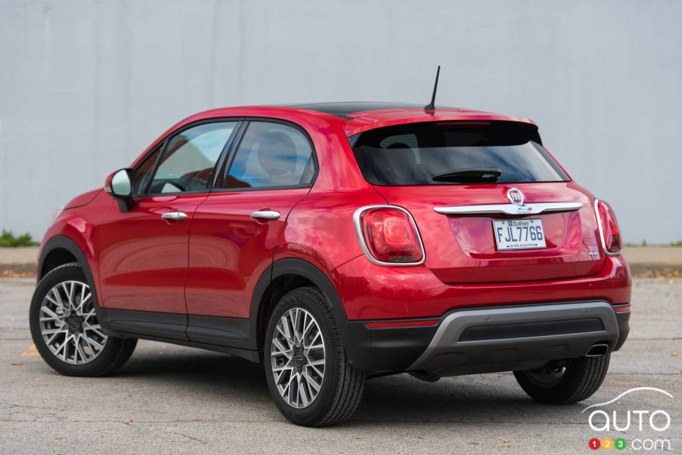 Vue 3/4 arrière de la Fiat 500x 2016
