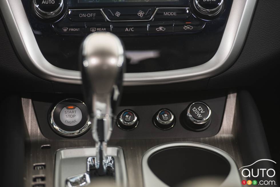 Contrôle de la climatisation des sièges avant.