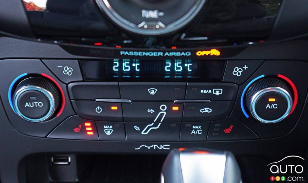 2016 Ford Focus Titanium climate controls