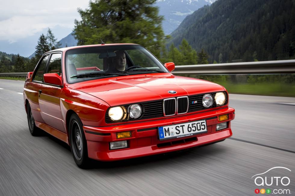 Vue 3/4 avant de la BMW E30 M3