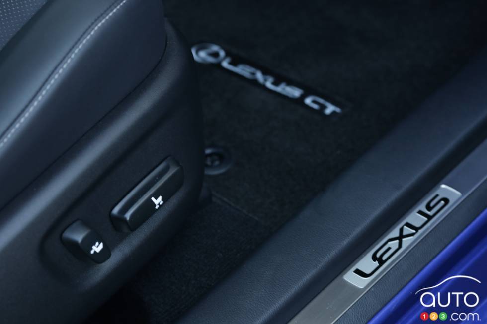 seat adjustment knobs