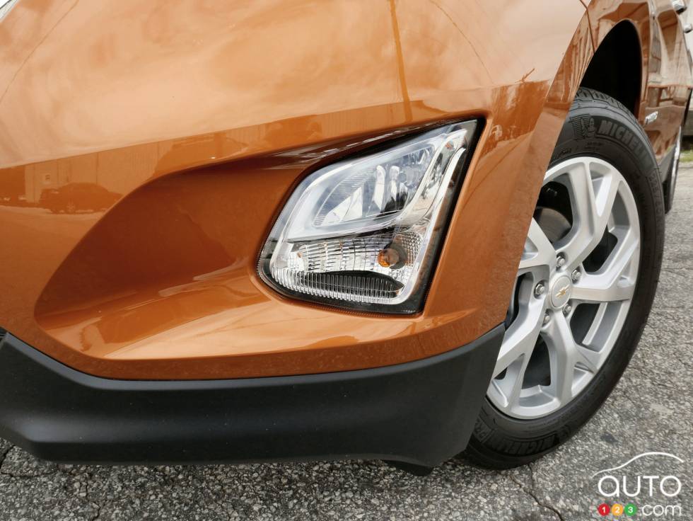 Front headlight and wheel