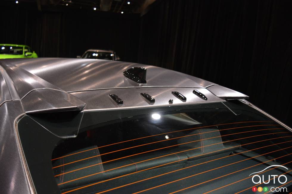 Rear spoiler