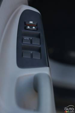 boutons contrôle portière du conducteur