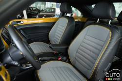 2016 Volkswagen Beetle Dune front seats