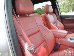 Front seats of the Grand Cherokee Trackhawk