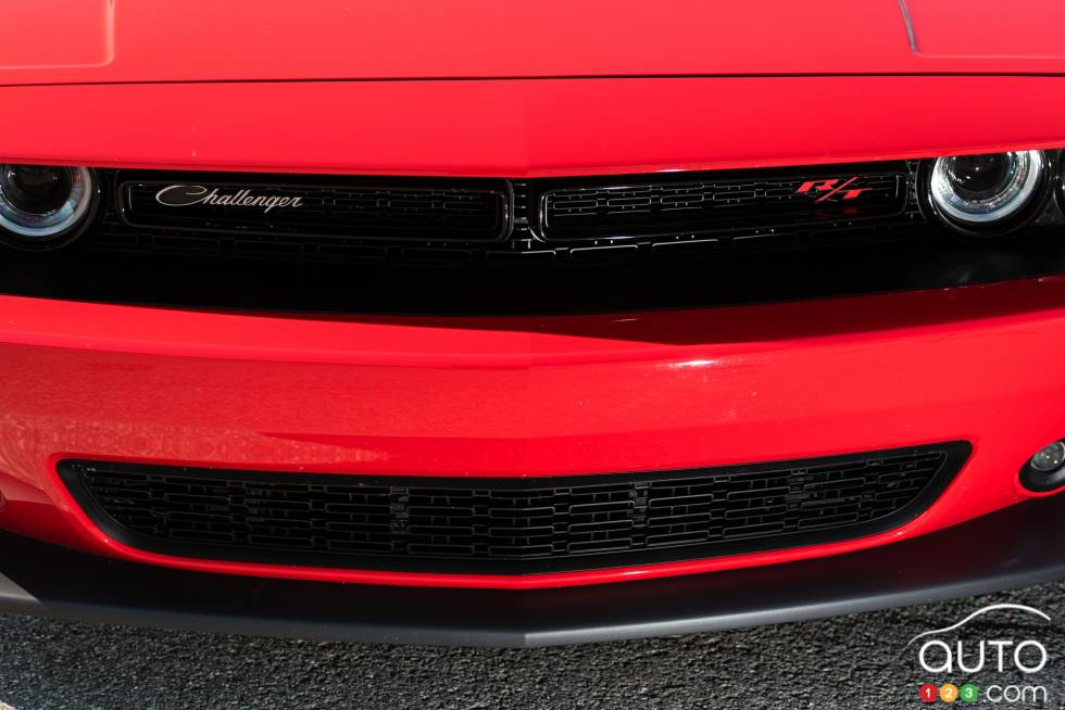 2015 Dodge Challenger RT Scat Pack front grille