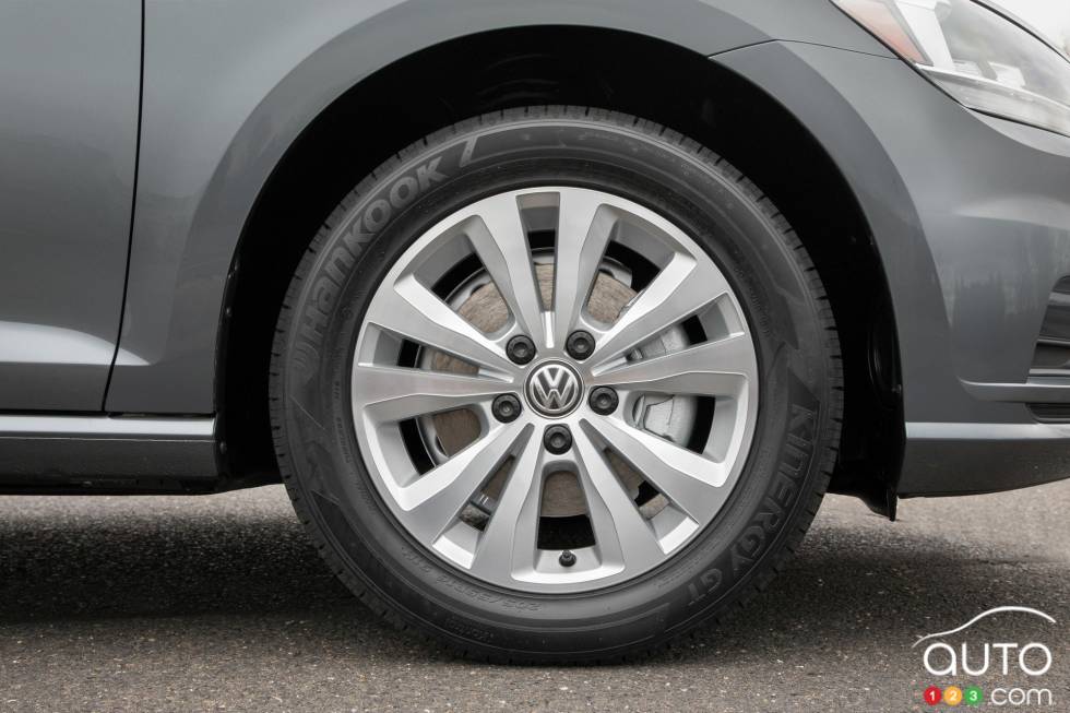 2018 Golf SportWagen front wheel