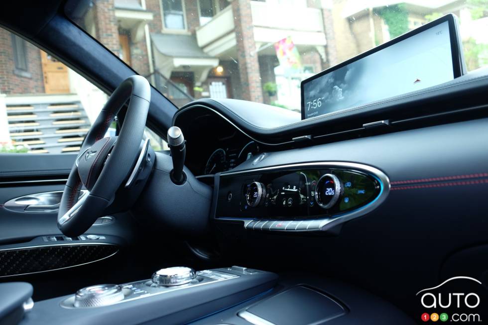 We drive the 2022 Genesis GV70