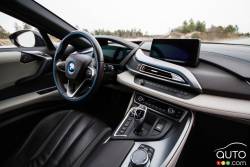 2016 BMW i8 center console