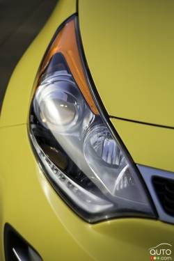 2016 Kia Rio 5 SX headlight