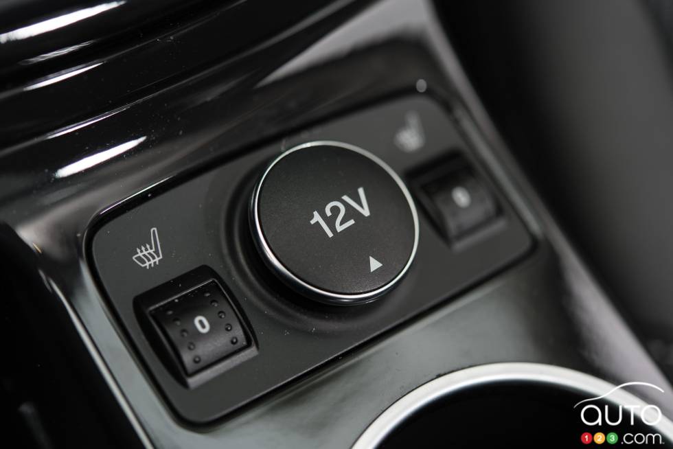 Bouton du réglage des sièges chauffant avant  de la Ford Escape Ecoboost Titanium 2015