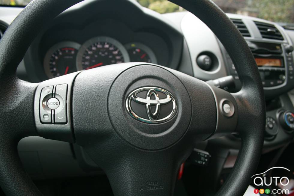 Steering wheel with controls