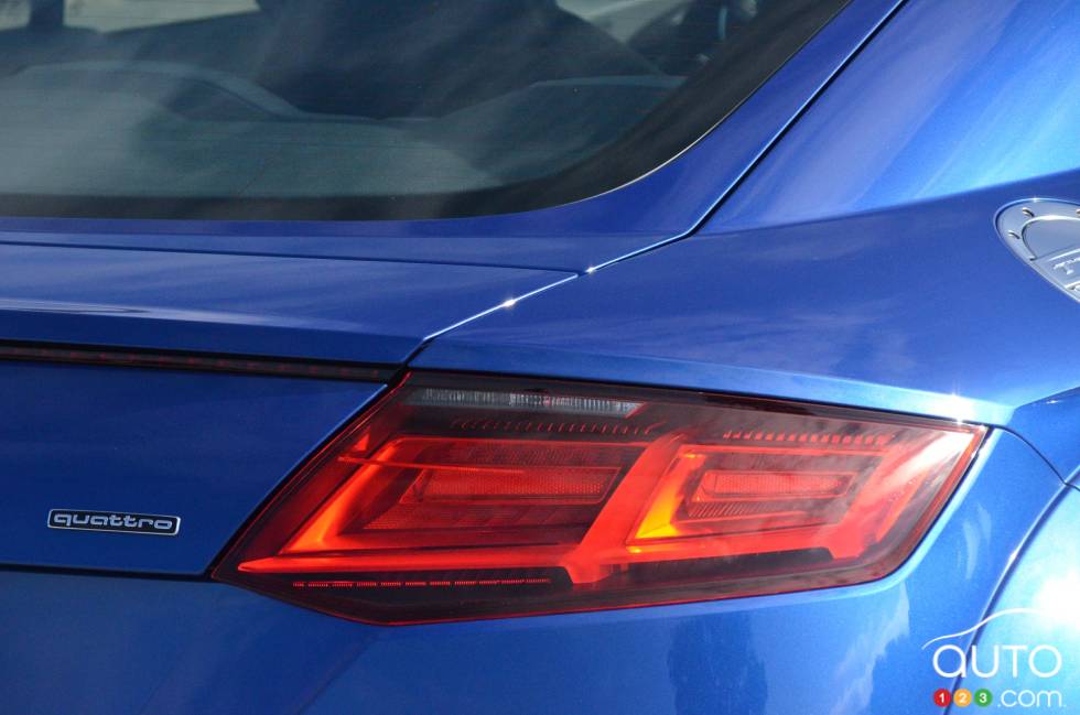 détails des feus arrières