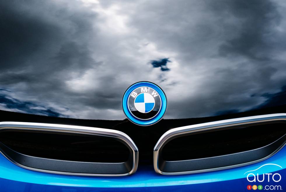 Front logo of the BMW i3