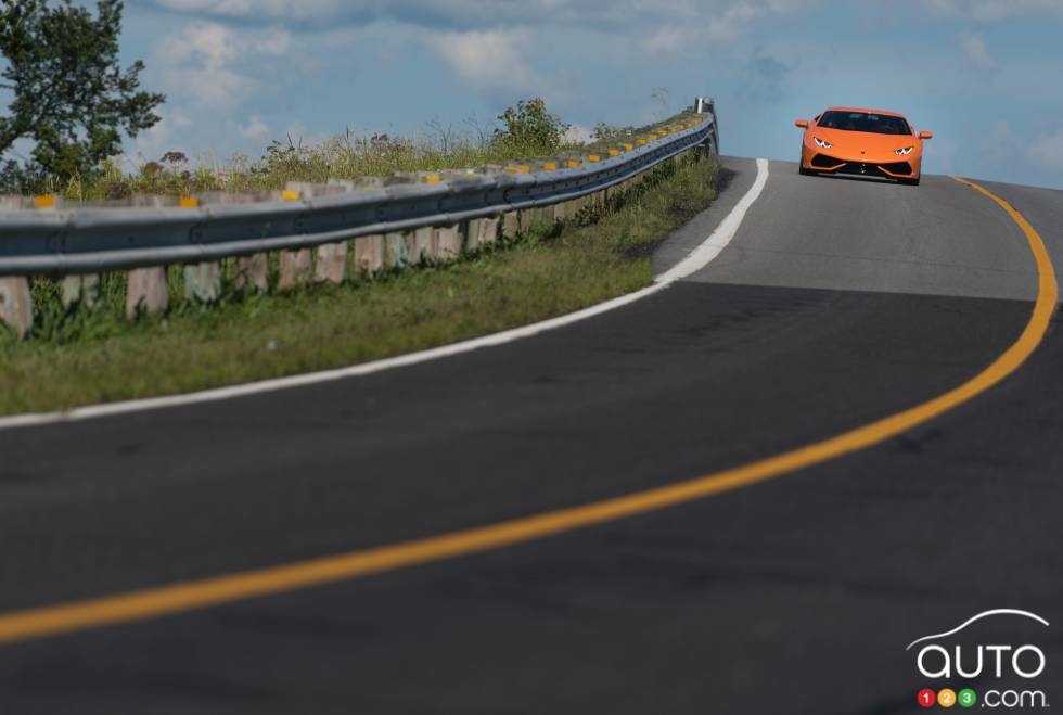 Vue de face de la Lamborghini Huracan 2015