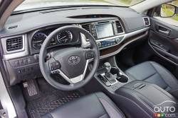 Habitacle du conducteur du Toyota Highlander XLE AWD 2016