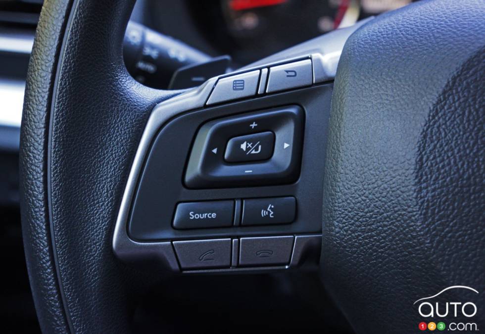 Commande pour audio au volant de la Subaru Impreza 5 portes touring 2016
