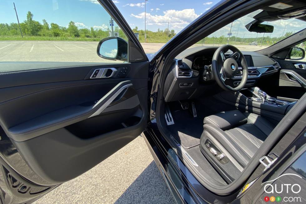 We drive the 2020 BMW X6 M50i