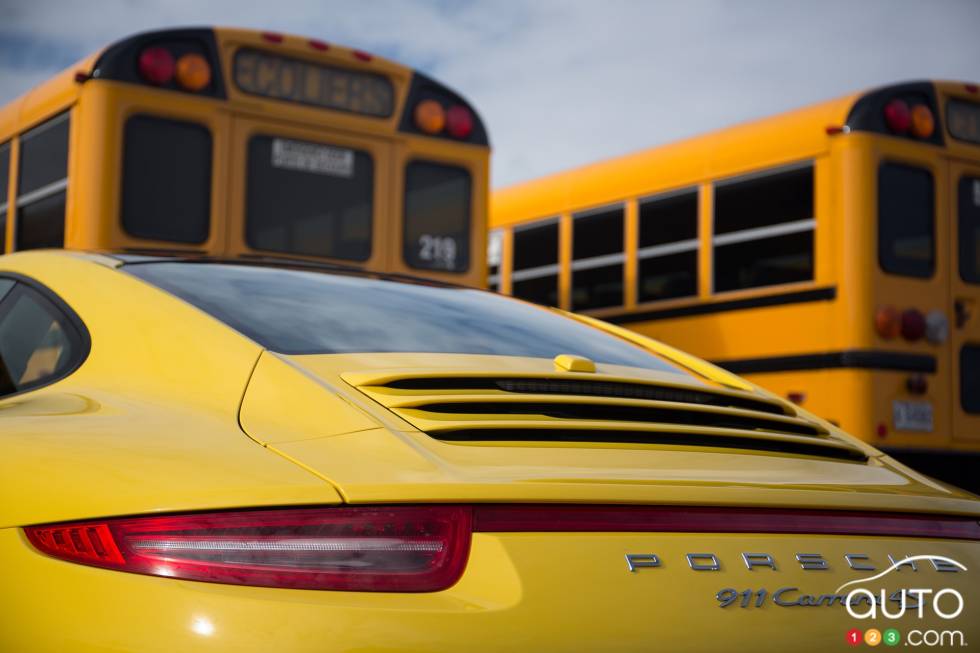 Engine heat exhaust vents