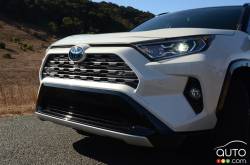 L'avant du Toyota RAV4 XSE Hybride 2019