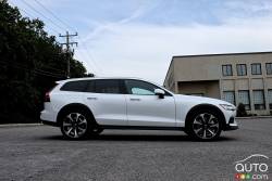 We drive the 2019 Volvo V60 Cross Country