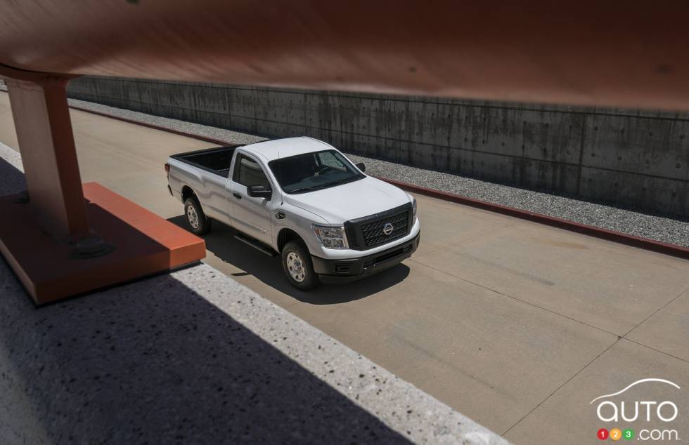 2017 Nissan TITAN XD Single Cab front 3/4 view