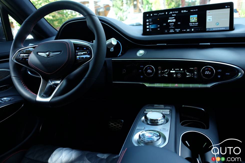 We drive the 2022 Genesis GV70