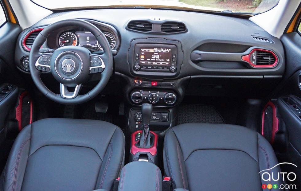 2016 Jeep Renegade Trailhawk dashboard