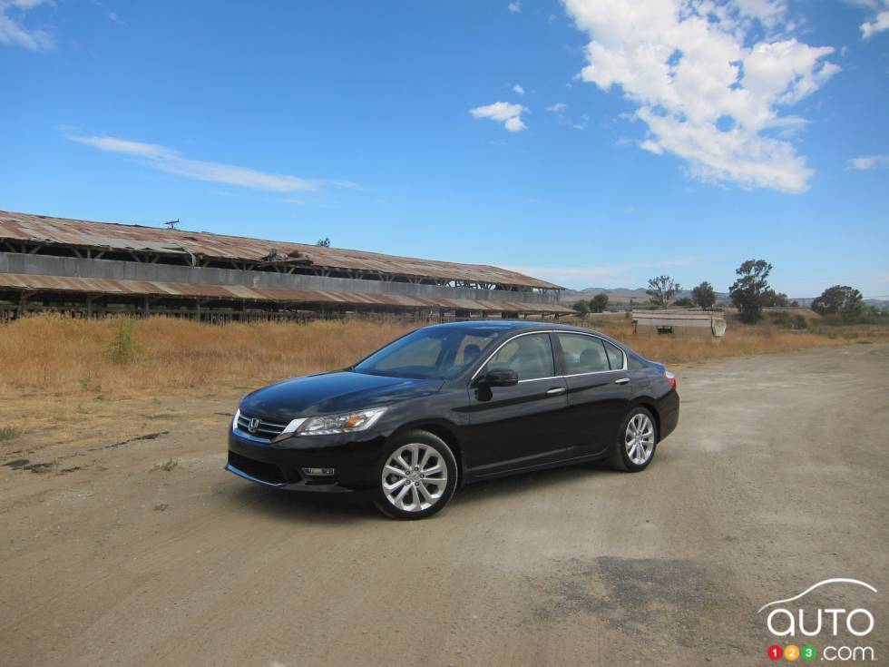 Front 3/4 view, away