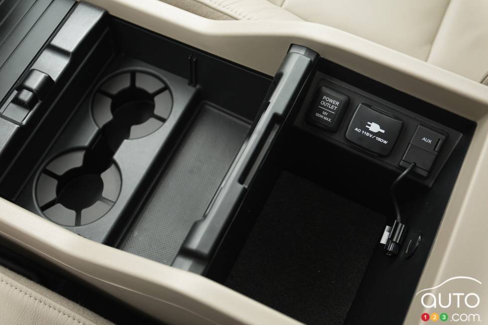 Centre console storage