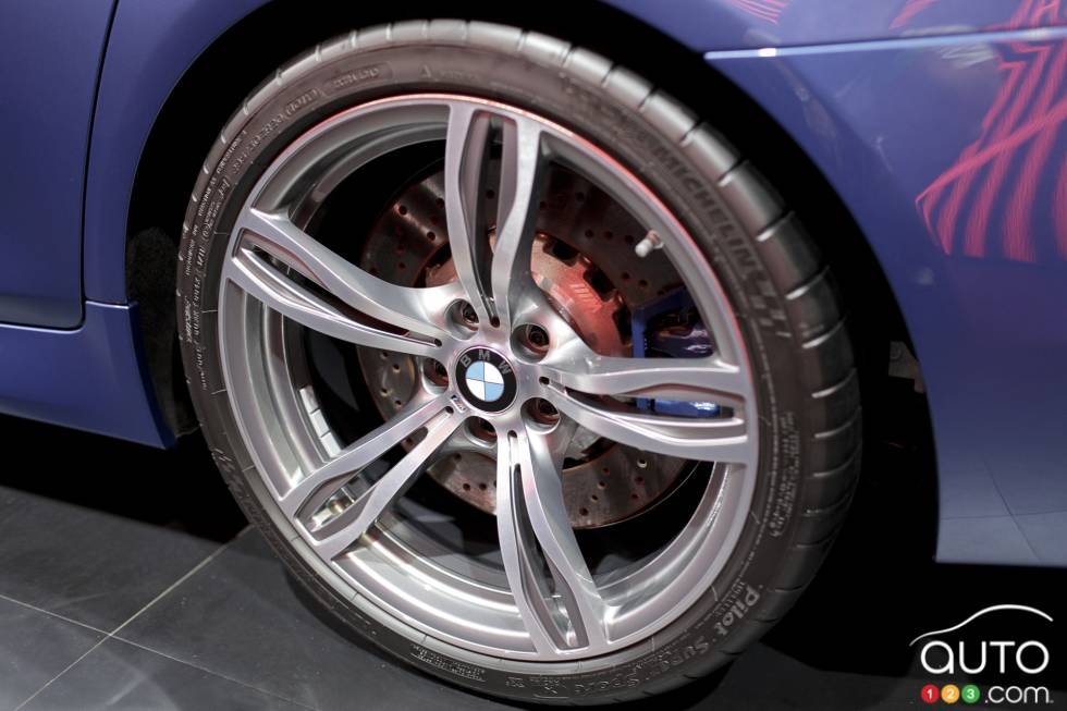 Front right wheel details
