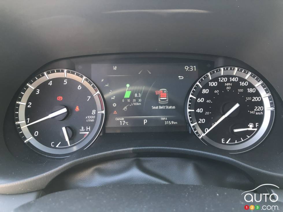 We drive the 2020 Toyota Highlander Limited 