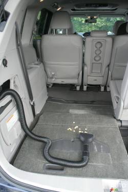 2016 Honda Odyssey Touring trunk details