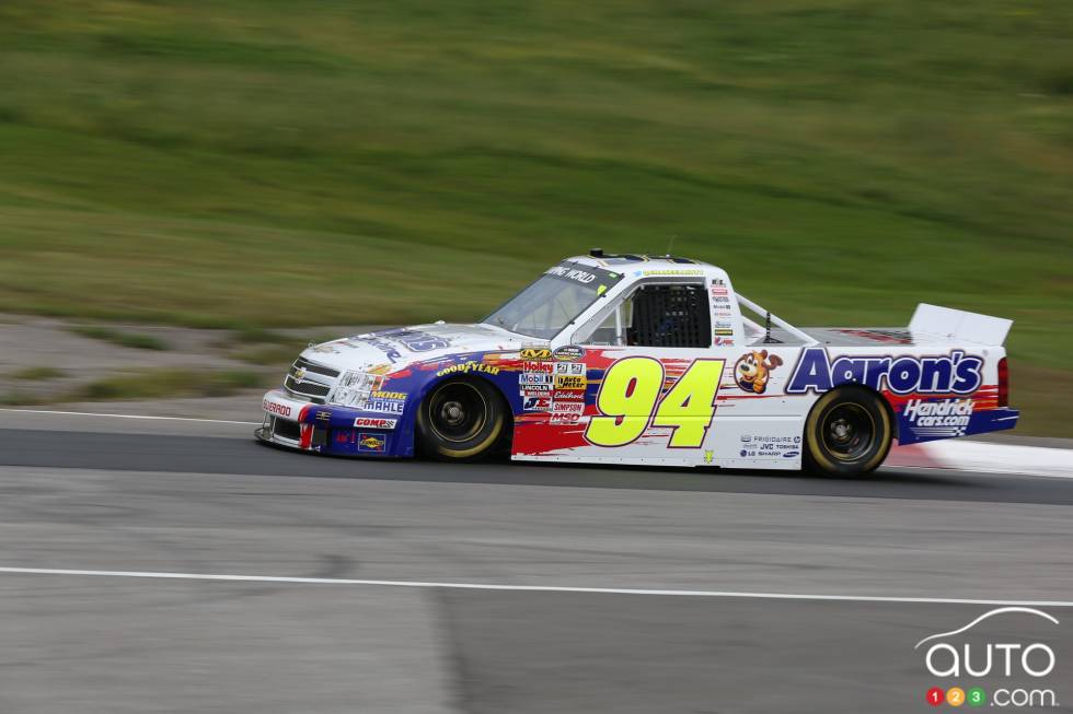 Chase Elliott, Chevrolet Aaron's Dream Machine / Hendrickcars.com en action lors de la première pratique de vendredi