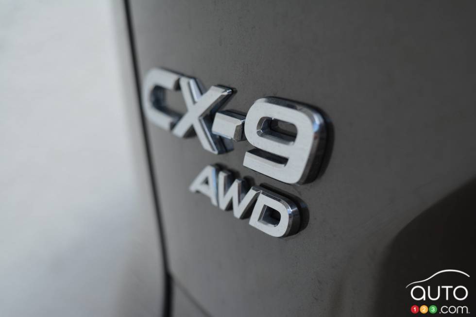Écusson du modèle du Mazda CX-9 2016