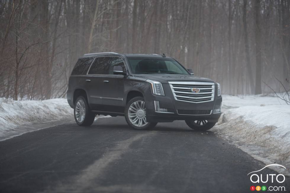 Vue 3/4 avant du Cadillac Escalade 2016