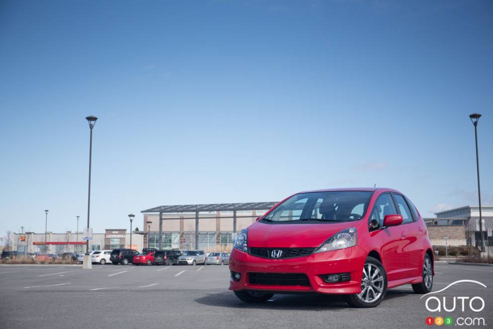 Front 3/4 view, away